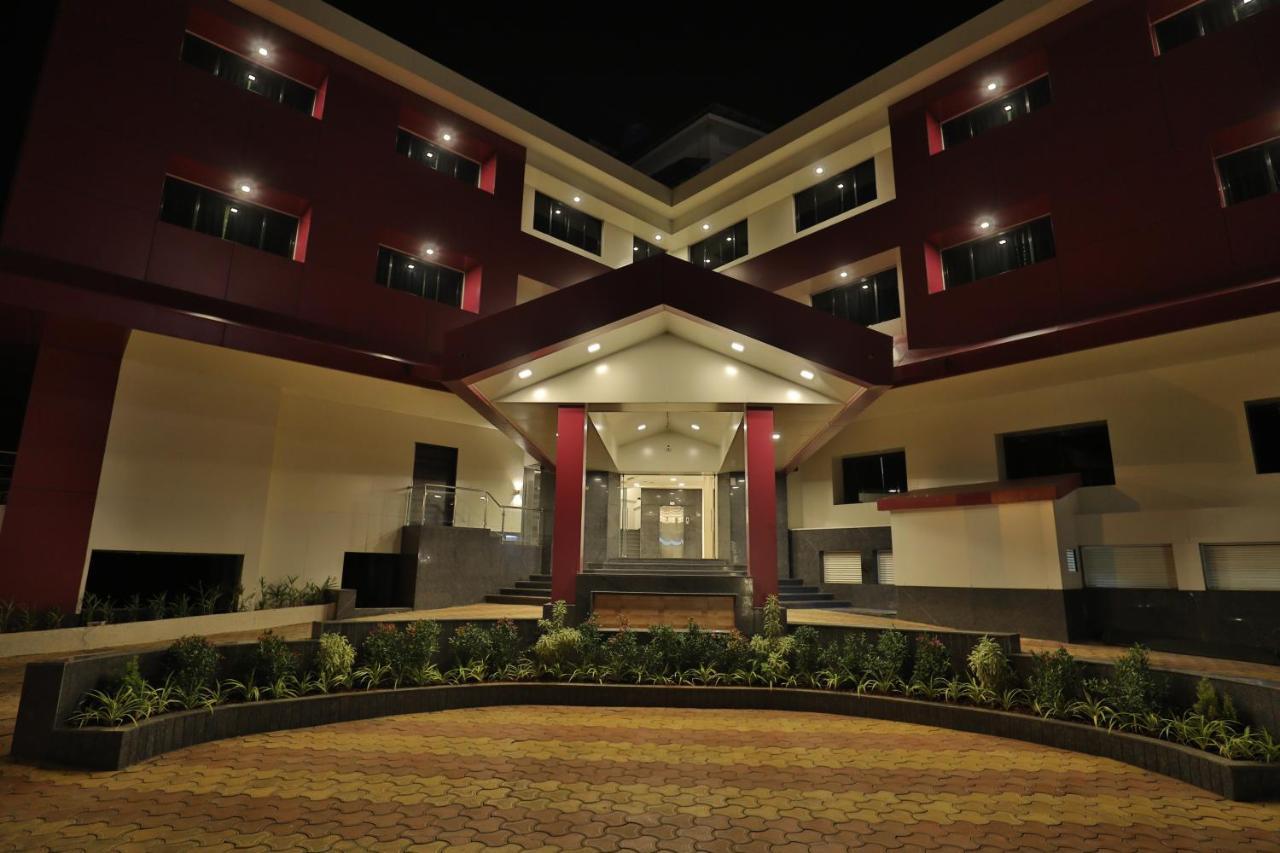 Imperial Grande Resort Lonavala Eksteriør billede